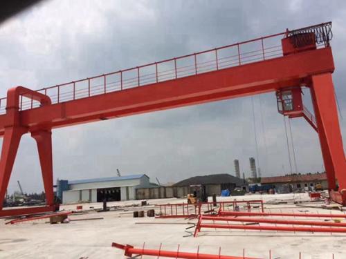 關(guān)于陜西銅川雙葫蘆龍門吊的結(jié)構(gòu)特點(diǎn)