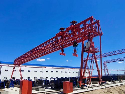 關(guān)于爬坡的龍門吊的核心缺點是行走速度慢